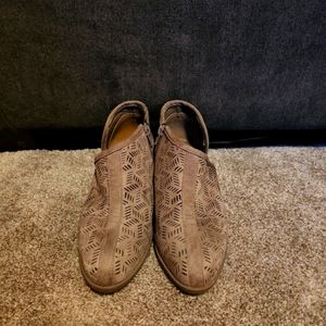 Dominique Nicole, 8.5, Brown